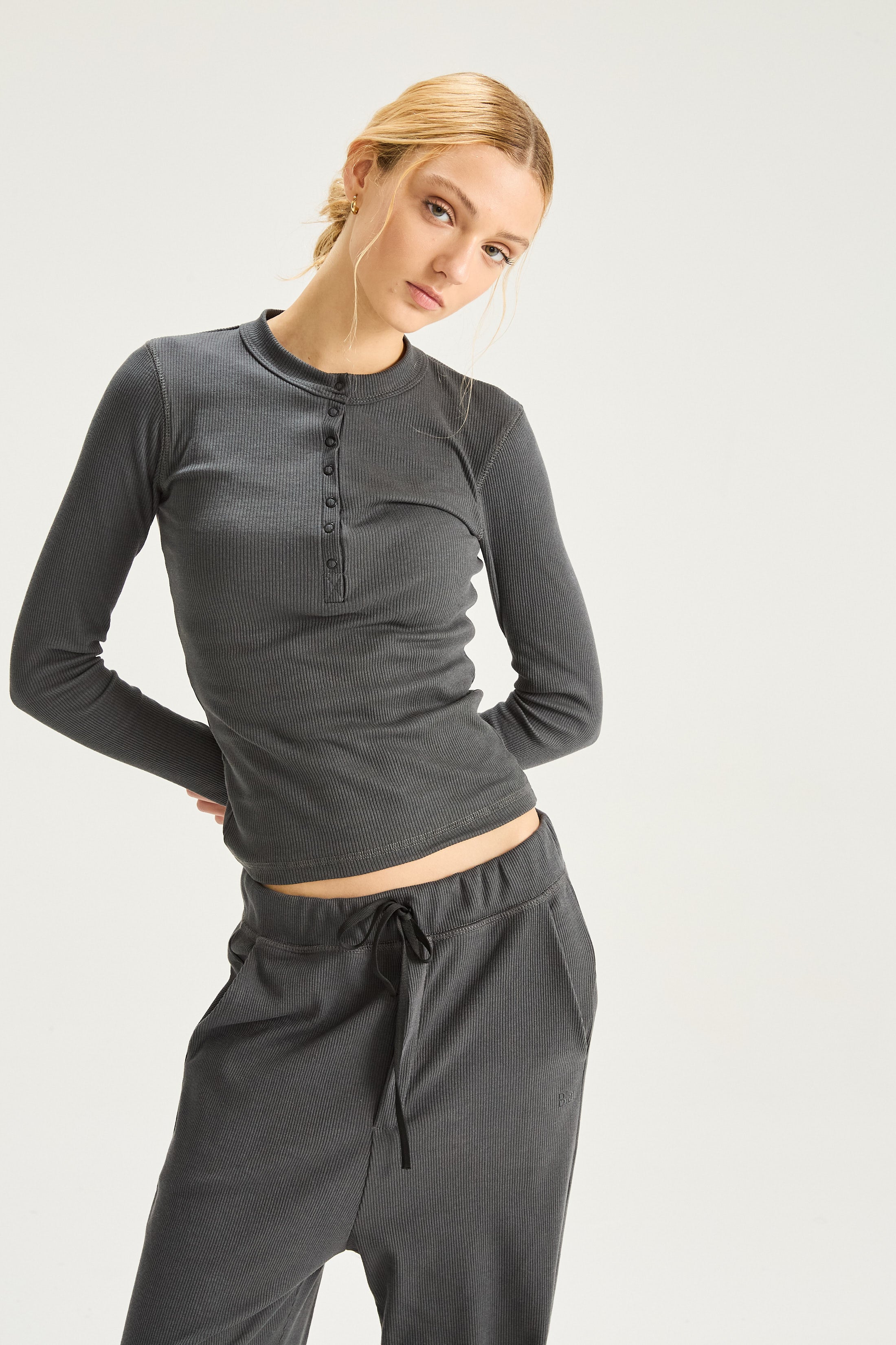 Remera Manga Larga Nova - Gris oscuro