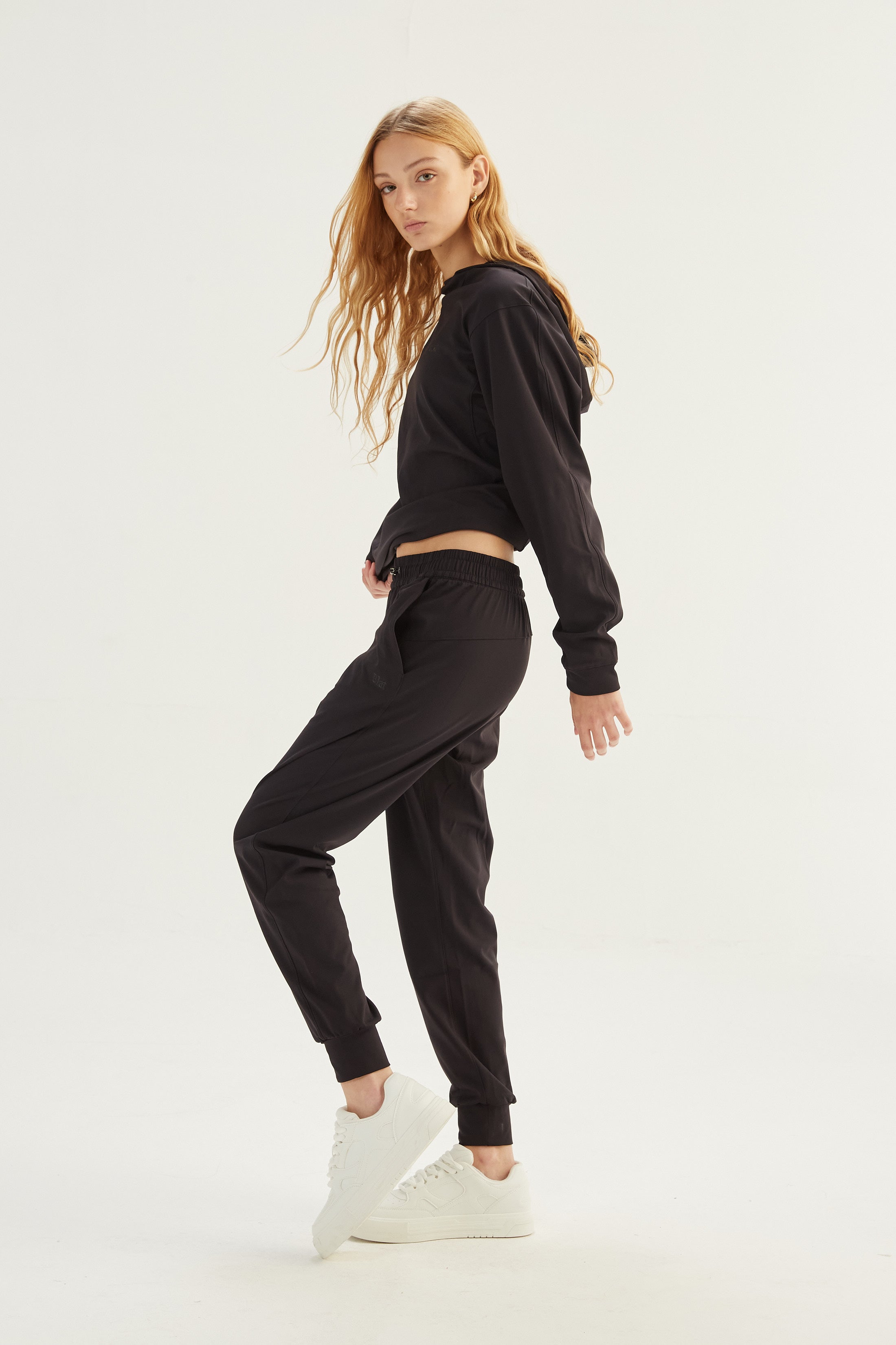 Buzo Jumper con Capucha Airborne - TechKnit® - Negro