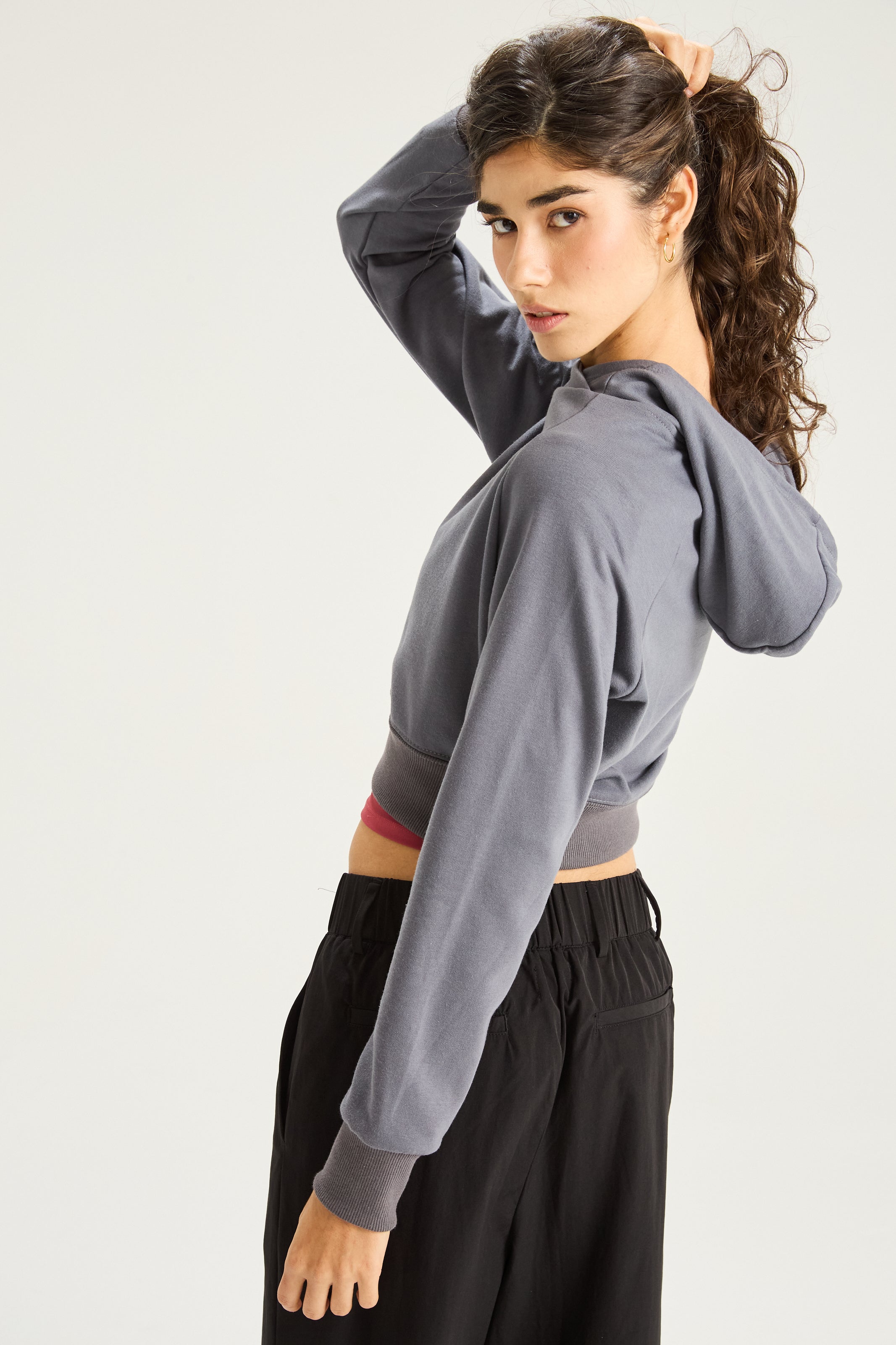 Buzo Jumper Corto Stride - Gris Oscuro