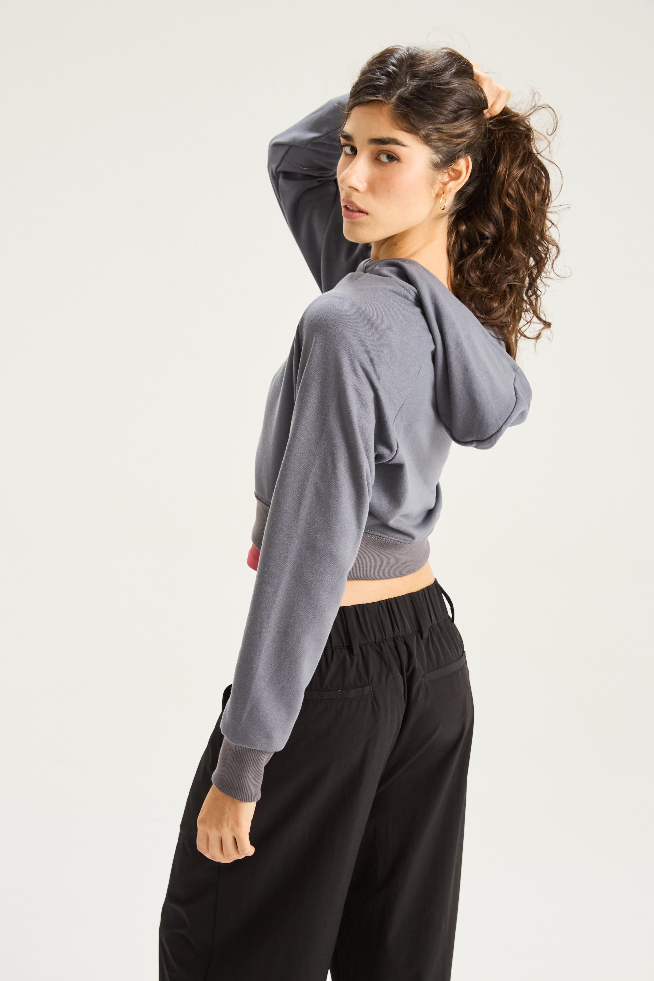 Buzo Jumper Corto Stride - Gris Oscuro