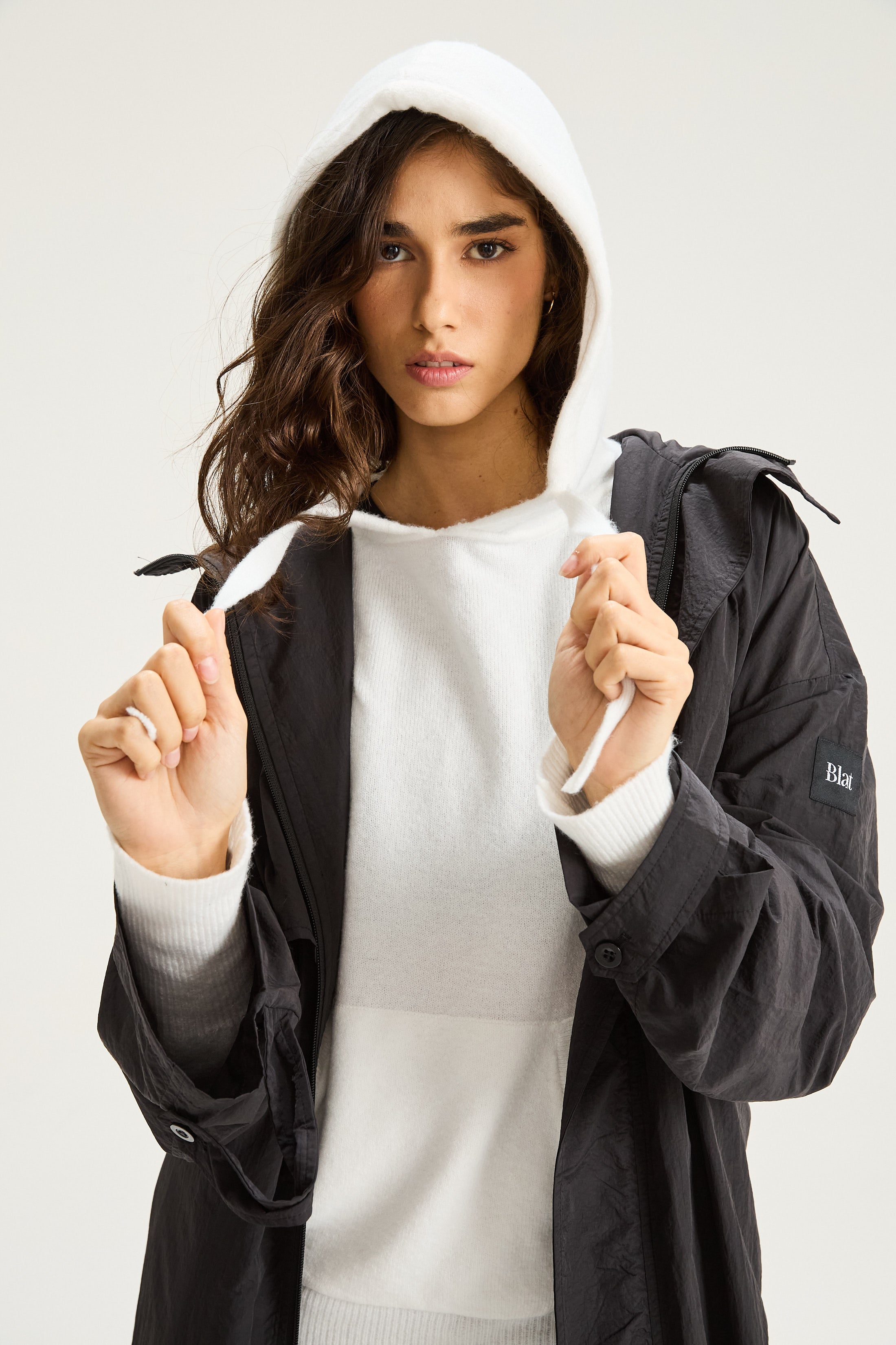 Trench con Capucha Fadein - Negro