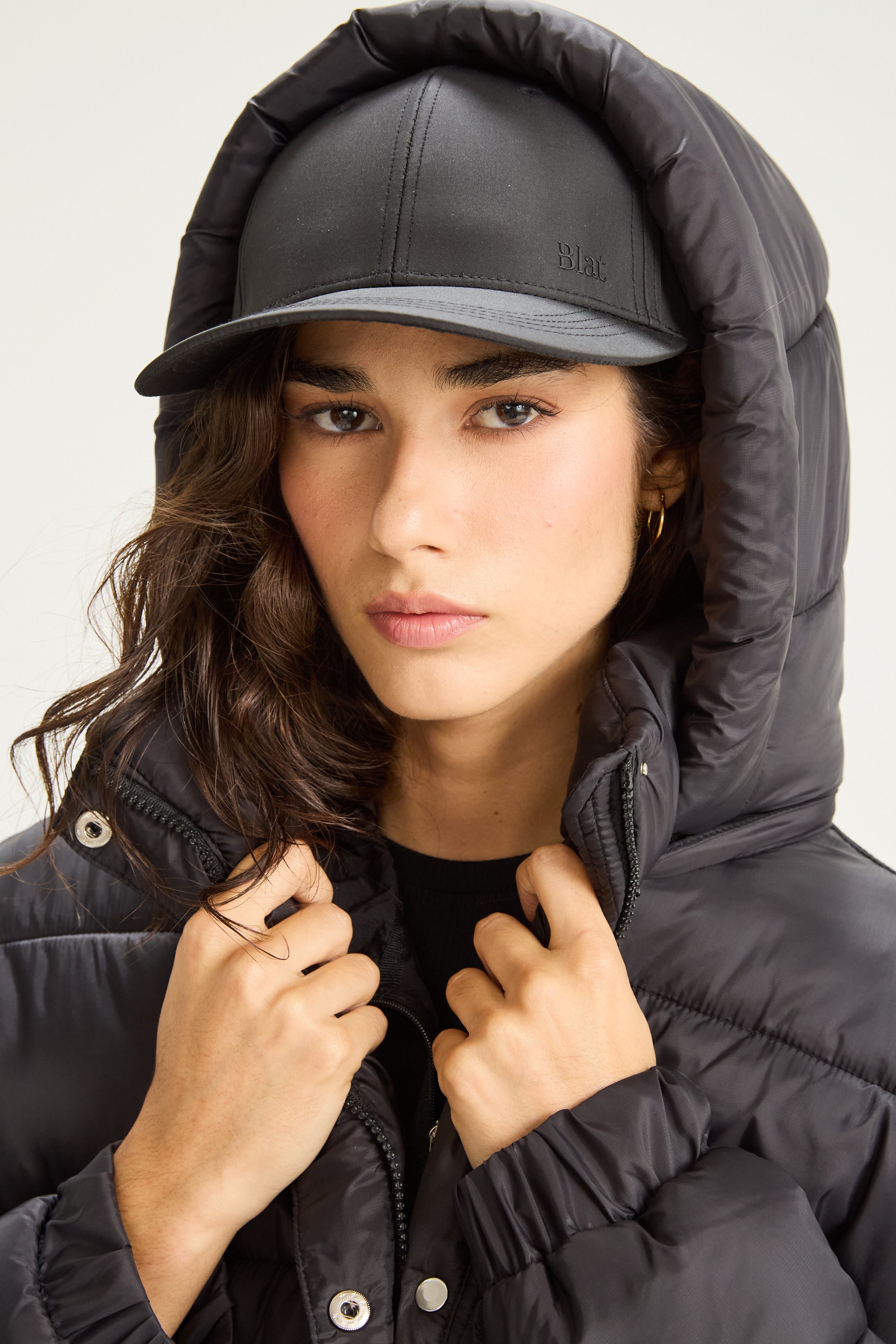 Campera con Capucha Frame - Negro