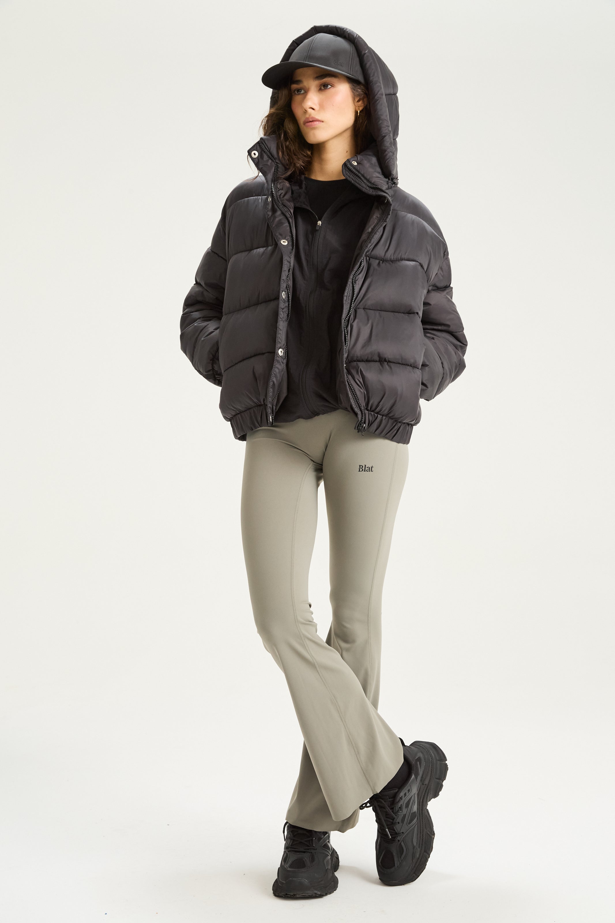 Campera con Capucha Frame - Negro