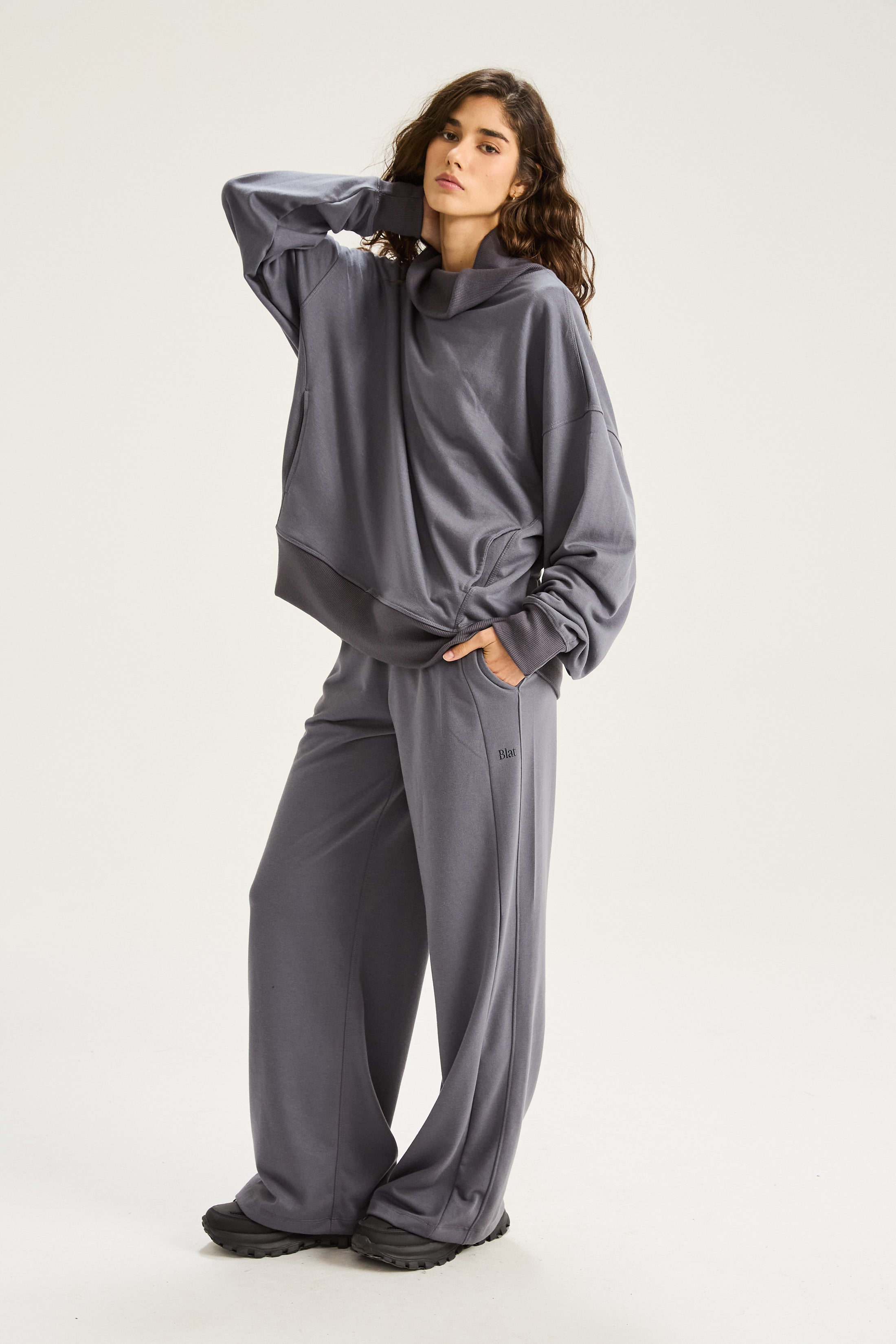 Buzo Jumper OV Stride - Gris Oscuro