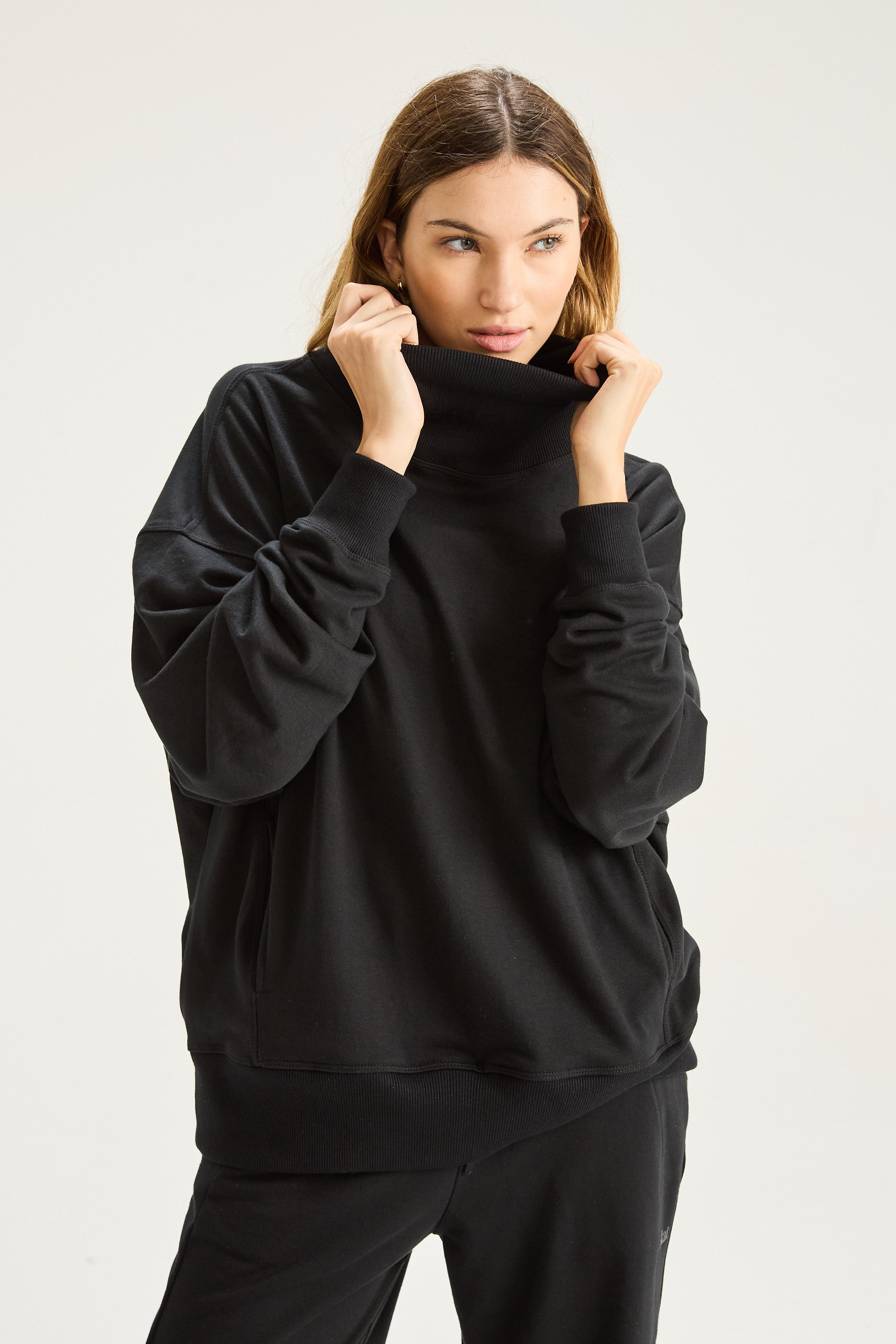 Buzo Jumper OV Stride - Negro