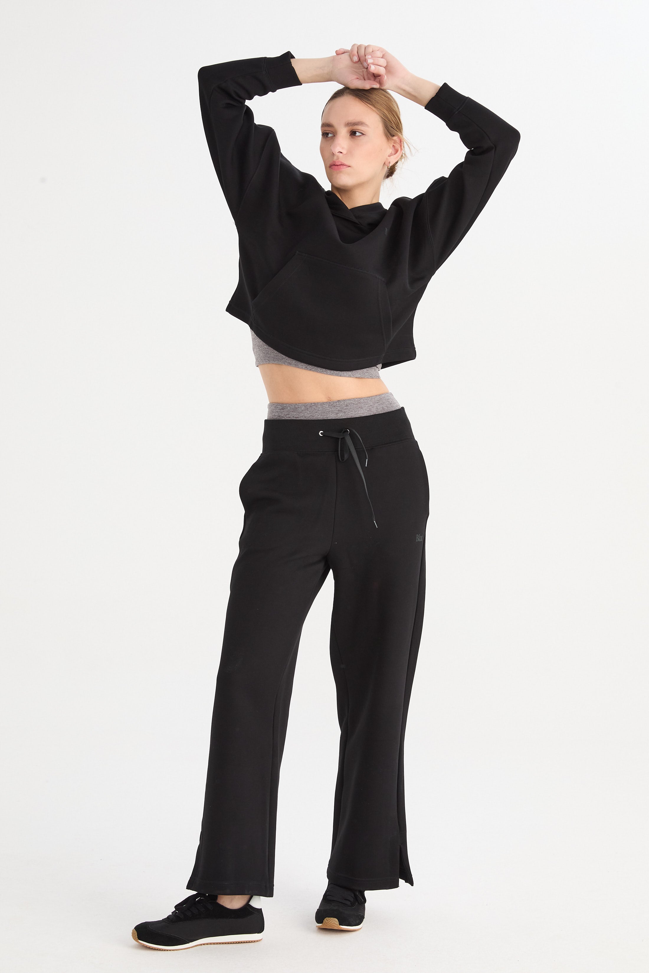 Buzo con Capucha Iskra - TechKnit® - Negro