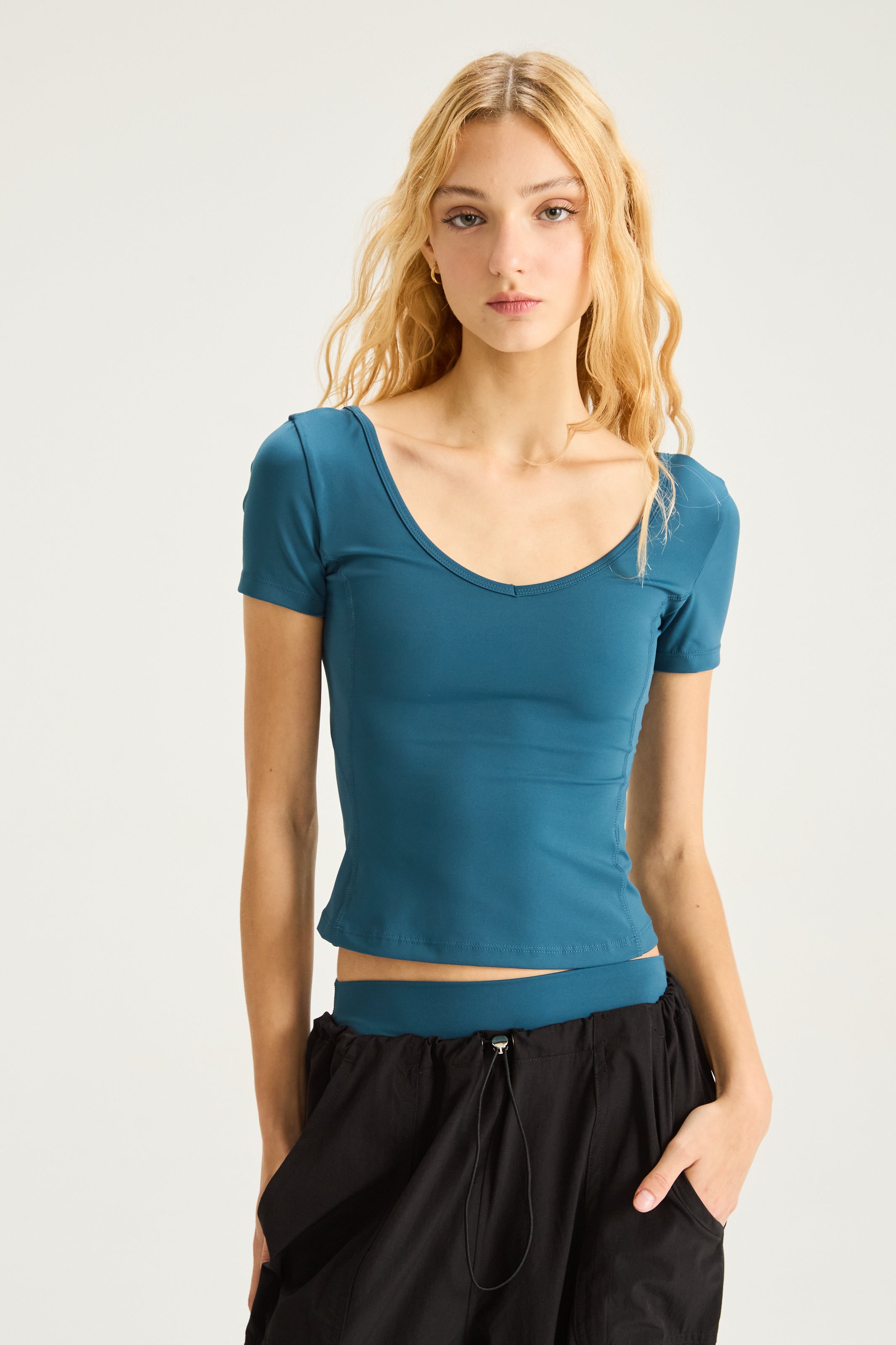 Remera V-Fit Slate - PureSkin® - Azul Vibrante