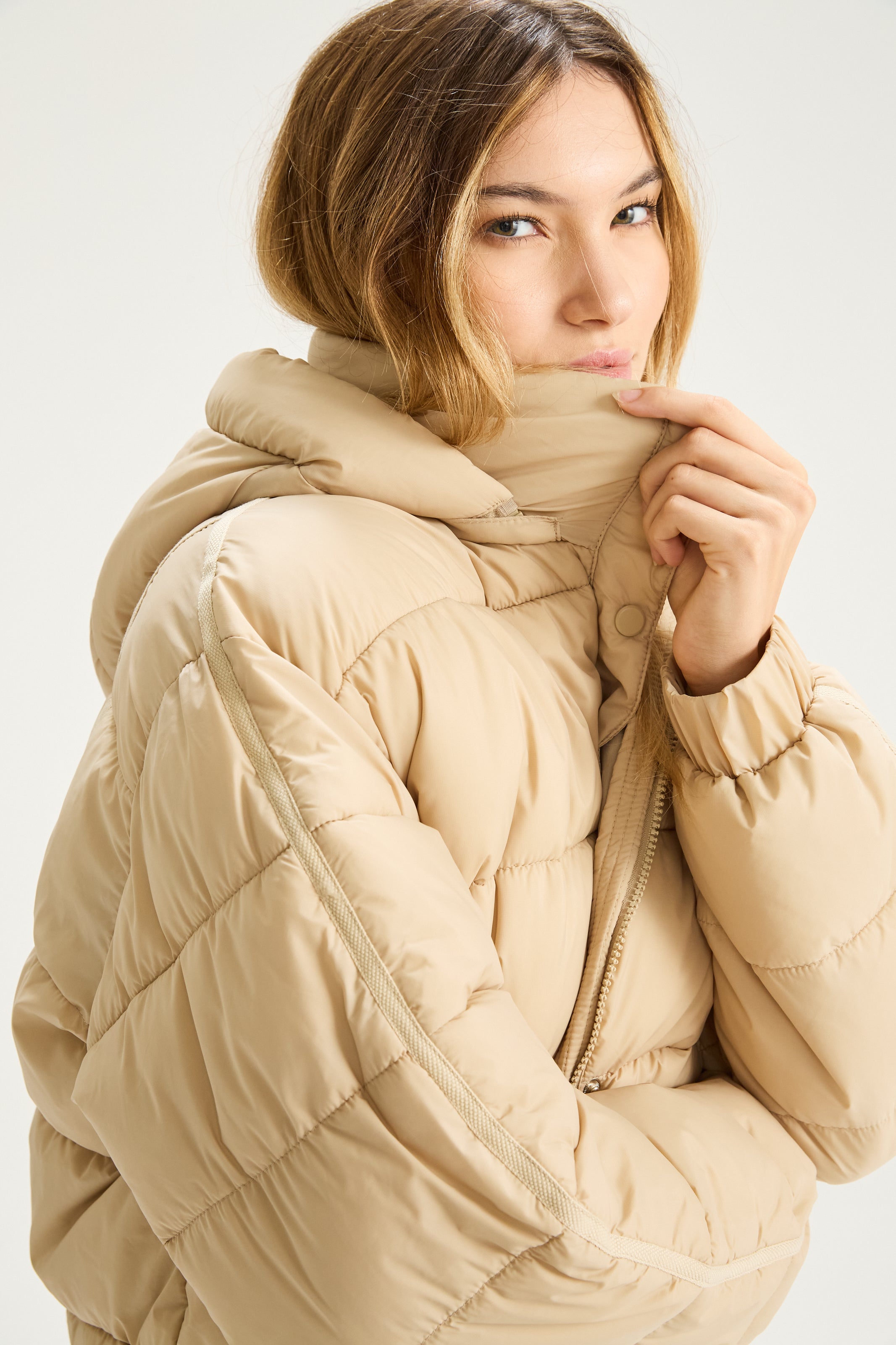 Campera con Capucha Frame - Camel