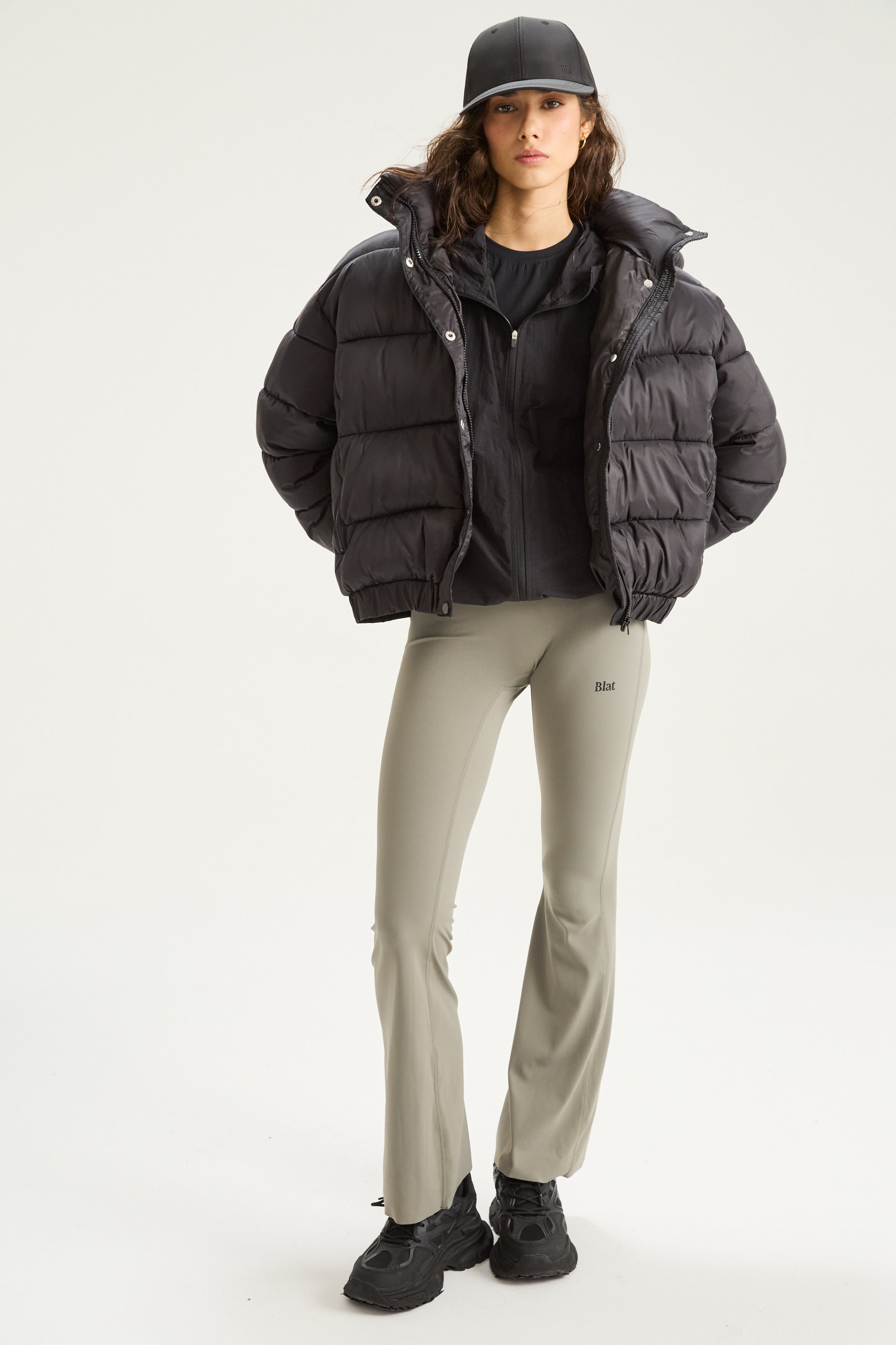 Campera con Capucha Frame - Negro