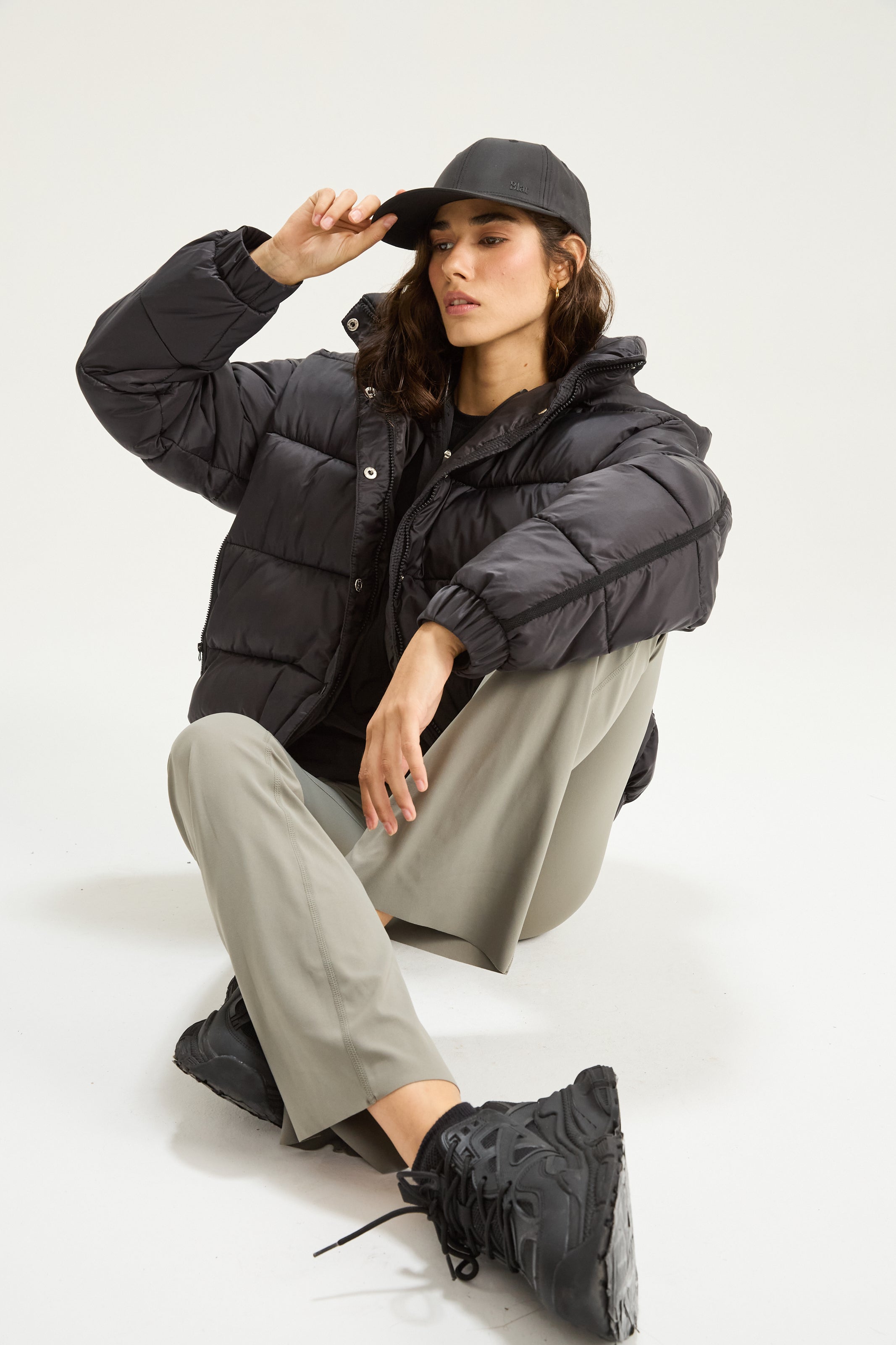Campera con Capucha Frame - Negro